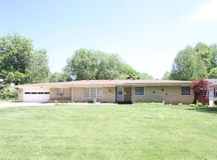 1952 S Cedarbrook Ave, Springfield, MO 65804