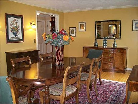 3rd image of 35 Charter Oaks Dr
