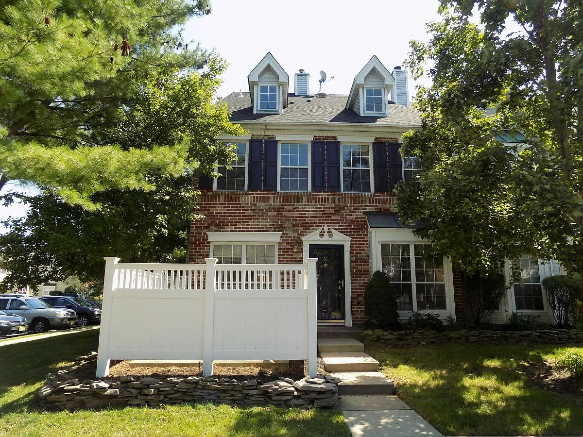 31 Goodwin Dr photo 1