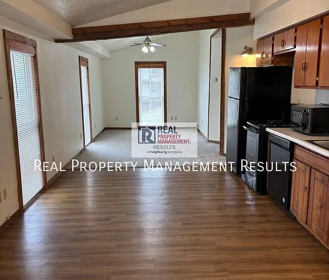 409 S Bosse Ave #B — Photo 4