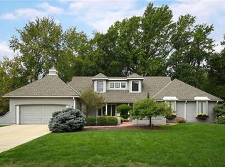 8220 Rosewood Ln, Prairie Village, KS 66208