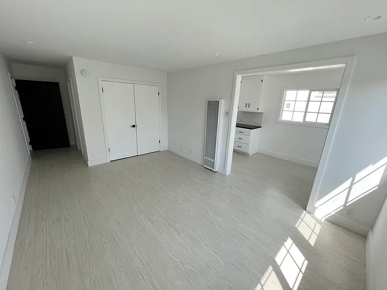1313 S Cochran Ave — Photo 15