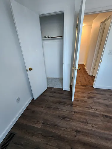 1421 E 40th St #1421 Photo 1