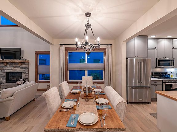 Open floor plan dining room