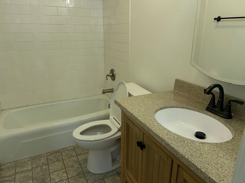 2nd image of 2564 Parkview St APT 1