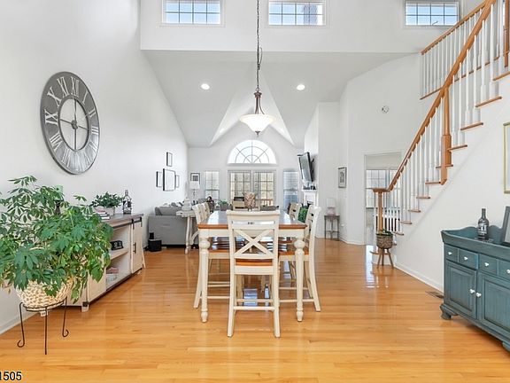 3rd image of 16 Turnberry Ln