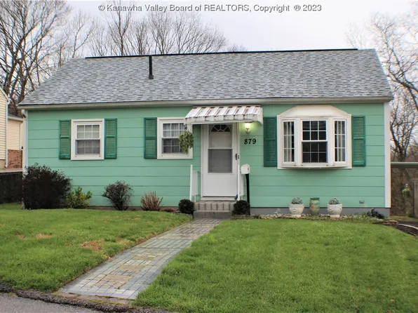 879 S Walnut St, Saint Albans, WV 25177