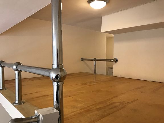 5th image of 31 E 21st St APT 5C