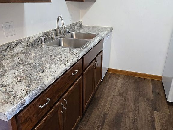 4th image of 2235 Sylvan Way #6