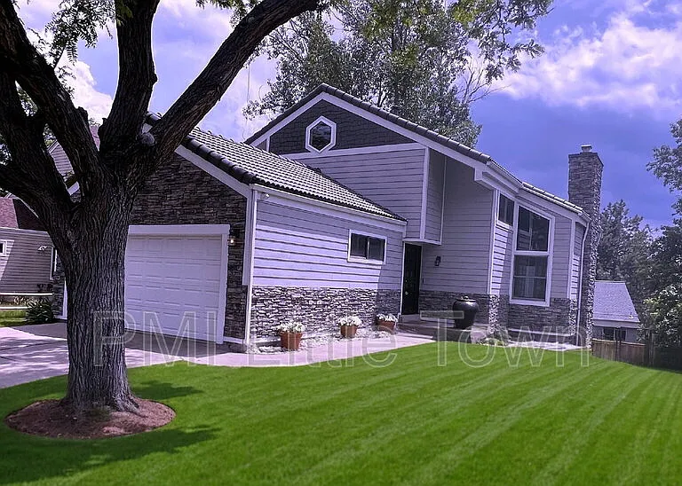 10772 W Berry Ave — Photo 2