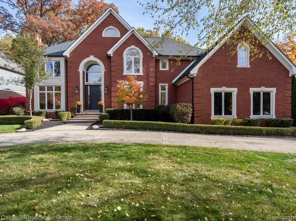 56018 Parkview Dr, Shelby Township, MI 48316