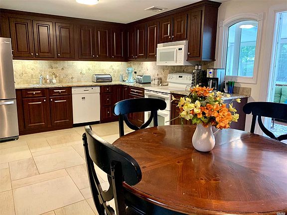 3rd image of 39 Meyer Ln