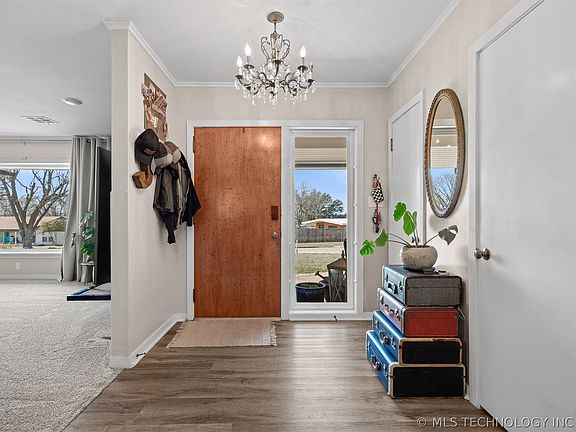 3rd image of 1506 Crescent Dr