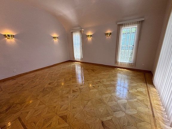 2nd image of 320 N Laurel Ave