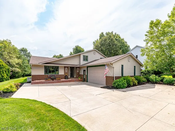 105 Valley Brook Blvd, Hinckley, OH 44233