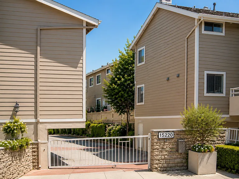 15220 S Normandie Ave #503 — Photo 6