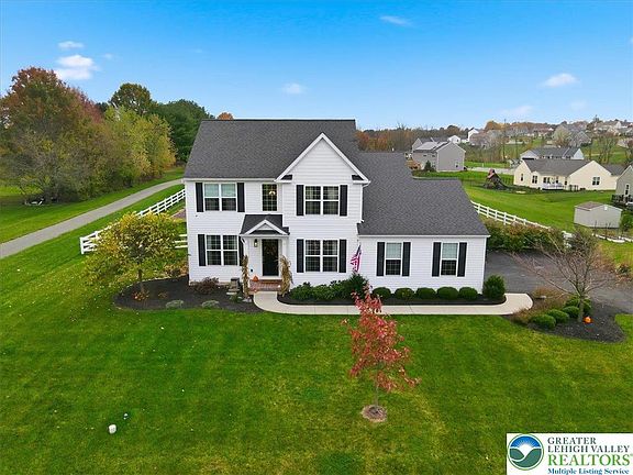 3rd image of 14 Avalon Cir
