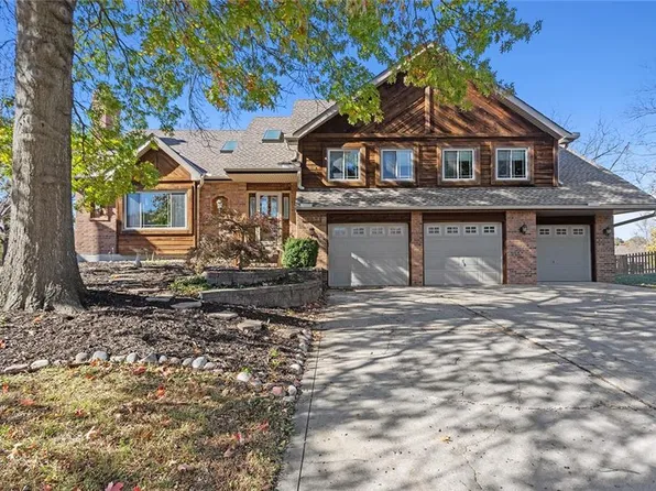 8334 N Highland Ave, Kansas City, MO 64118
