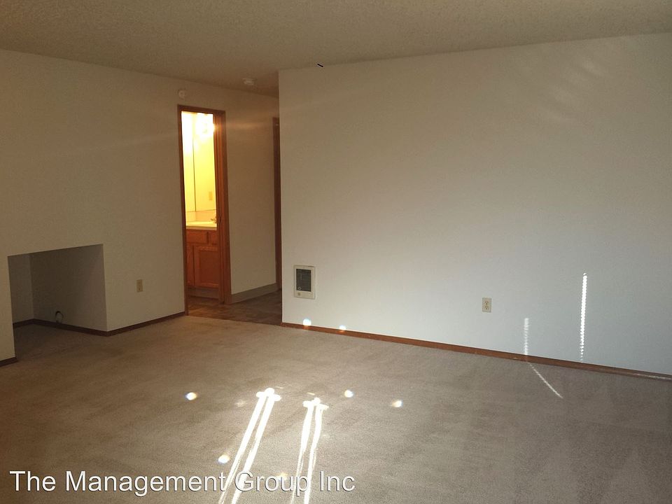 1st image of 124 NE Juniper Ave APT A