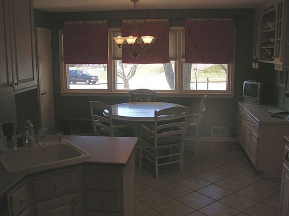 2nd image of 2605 Lakevale Dr