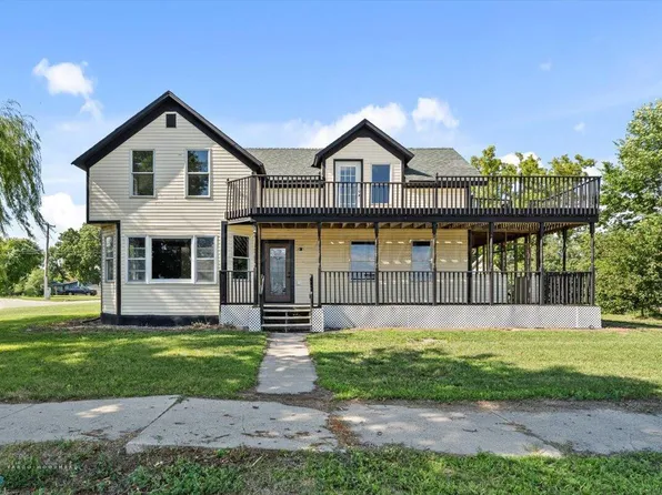 201 1st St NE, Hankinson, ND 58041