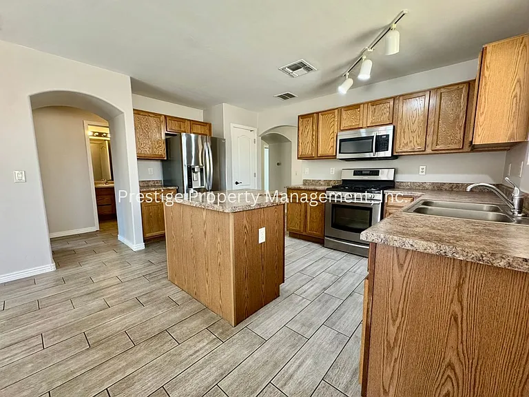 703 W Cholla Crest Dr — Photo 6