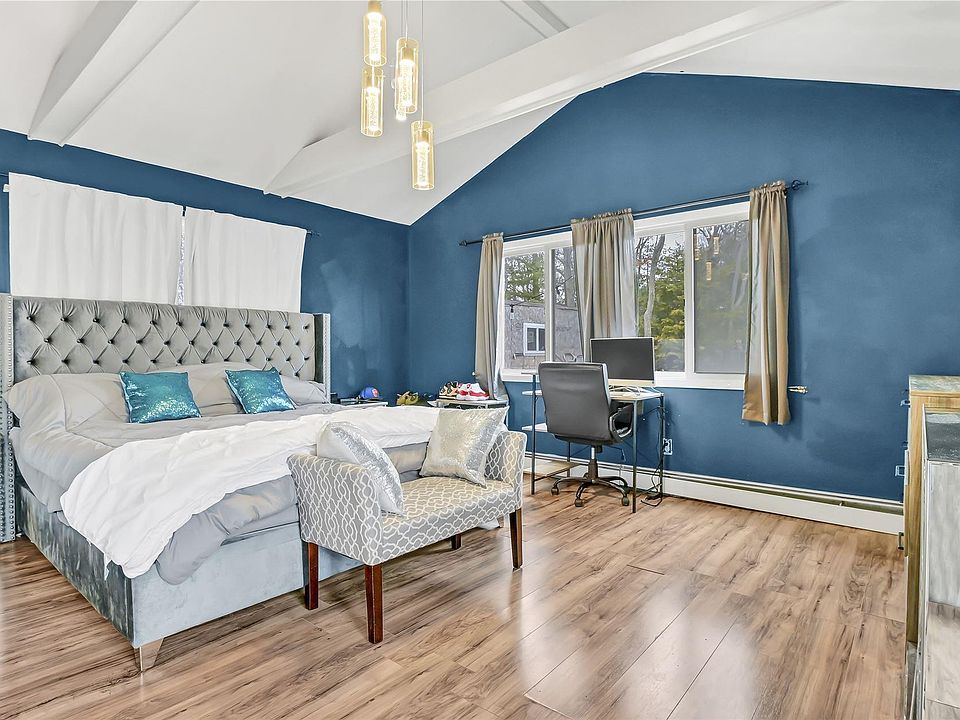 1st image of 9 Laurel Lane