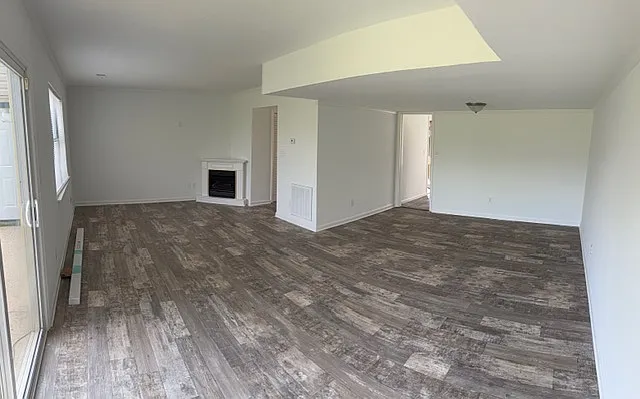 2430 Hampstead Dr — Photo 6