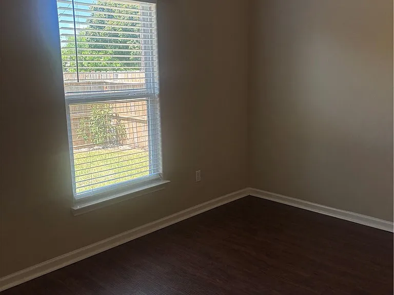 931 Moore Ave — Photo 14
