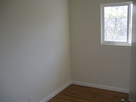 4th image of 946 Solano Ave