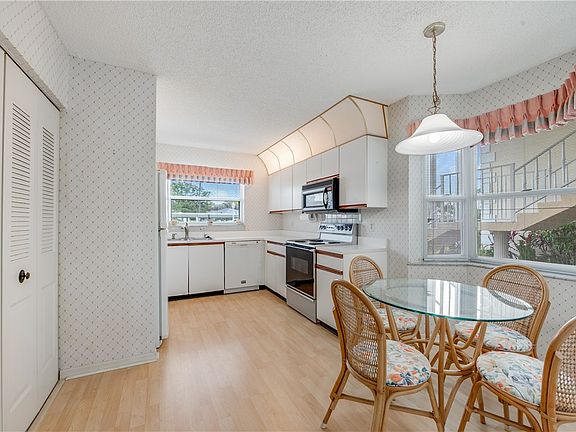 4th image of 361 N Grove Isle Cir #361