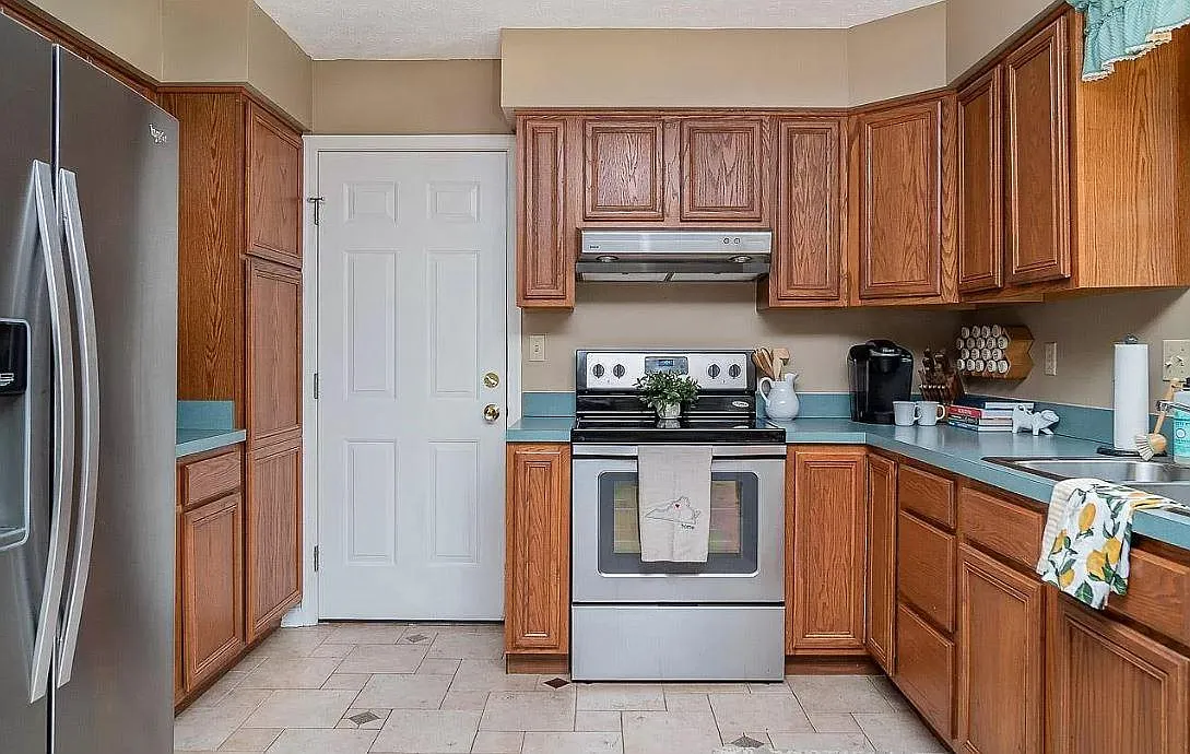 3 bed, 3.5 bath, 2612 sqft, $2,400 — Photo 3