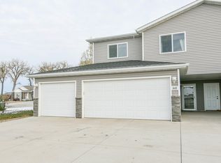 3601 Bay Pl SE, Mandan, ND 58554