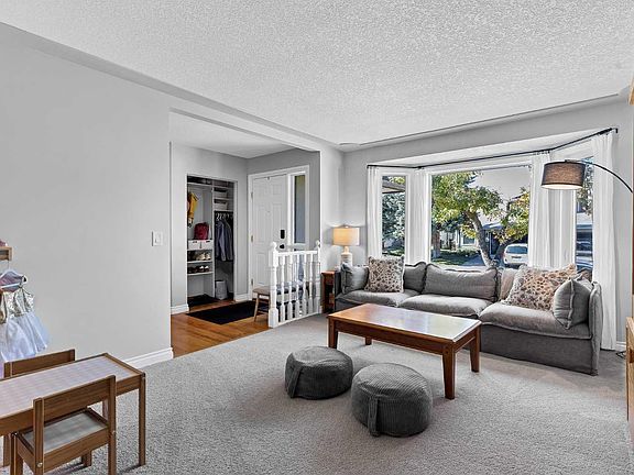 3rd image of 73 Sunhaven Close SE