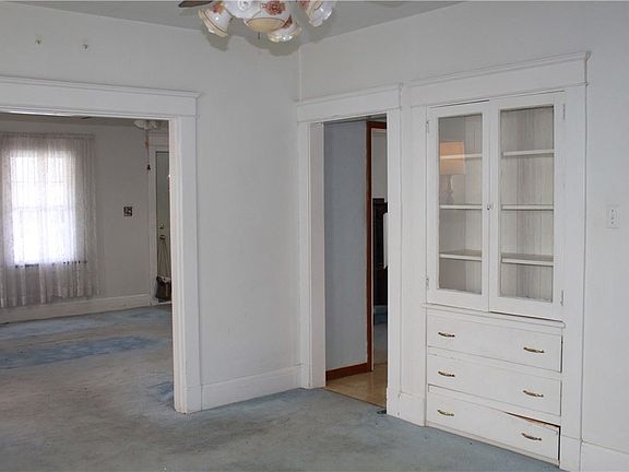 5th image of 226 Mitinger Ave