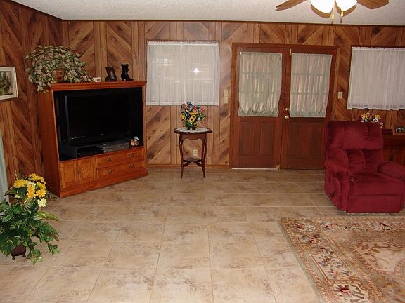 3rd image of 1647 Eastridge Ln