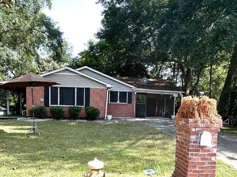 1st image of 404 Evergreen Dr