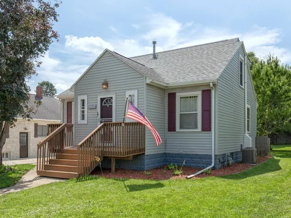 1917 Franklin St, Cedar Falls, IA 50613