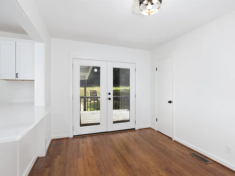 724 Rose Dr — Photo 10