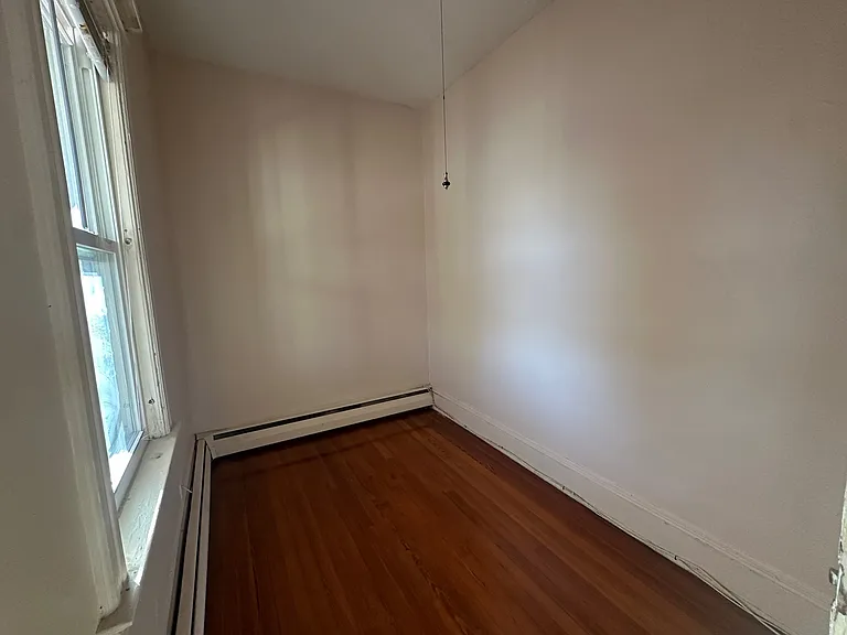 176 Adelaide St #3 — Photo 6