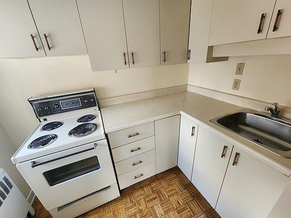 5th image of 161 Somerset St W #8