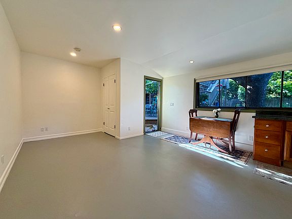 5th image of 640 Tabor Ln #1