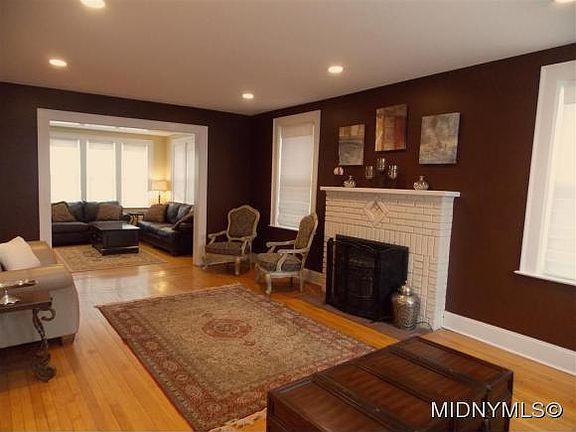 4th image of 28 Parkway Cir