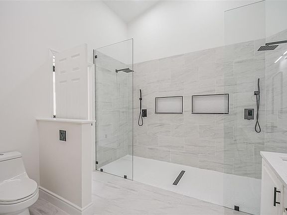 4th image of 808 WHITE IVEY COURT