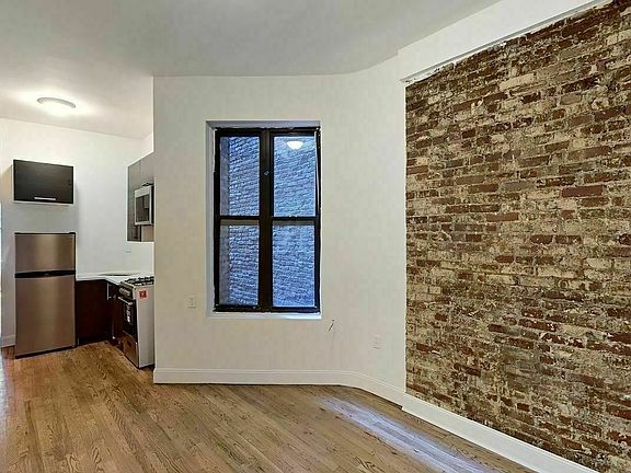 2nd image of 212 W 80th St #2WR