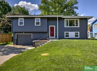 9611 Grand Ave, Omaha, NE 68134