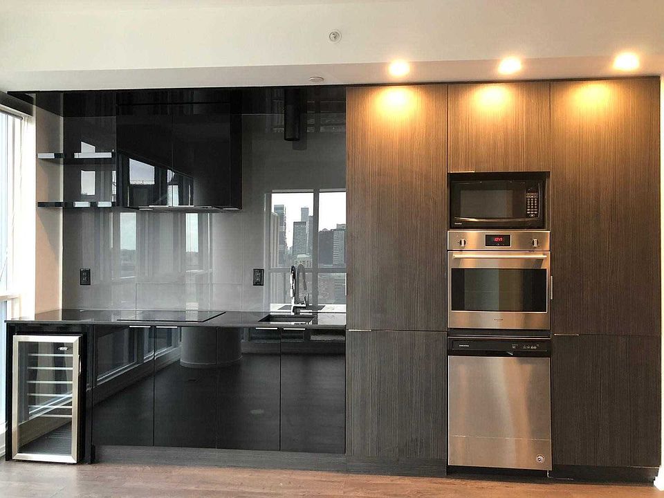 2nd image of 70 Temperance St #2803