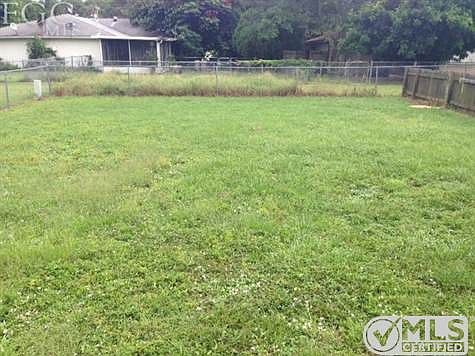 4th image of 927 SE 23rd Pl