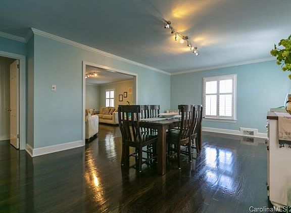 4th image of 104 Country Club Dr