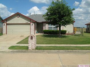 17693 S Santa Fe St, Mounds, OK 74047